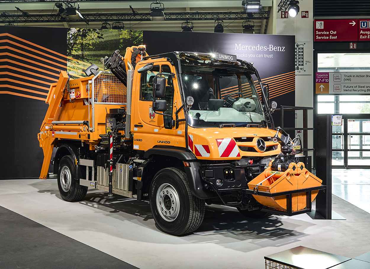 Krachtige Unimog U530-werktuigdrager voor gebruik het hele jaar door.