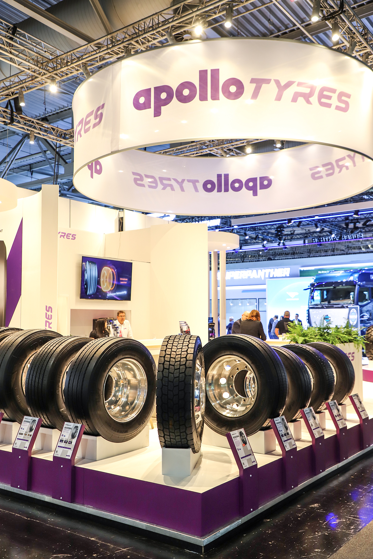 Een kijkje op de stand van Apollo Tyres